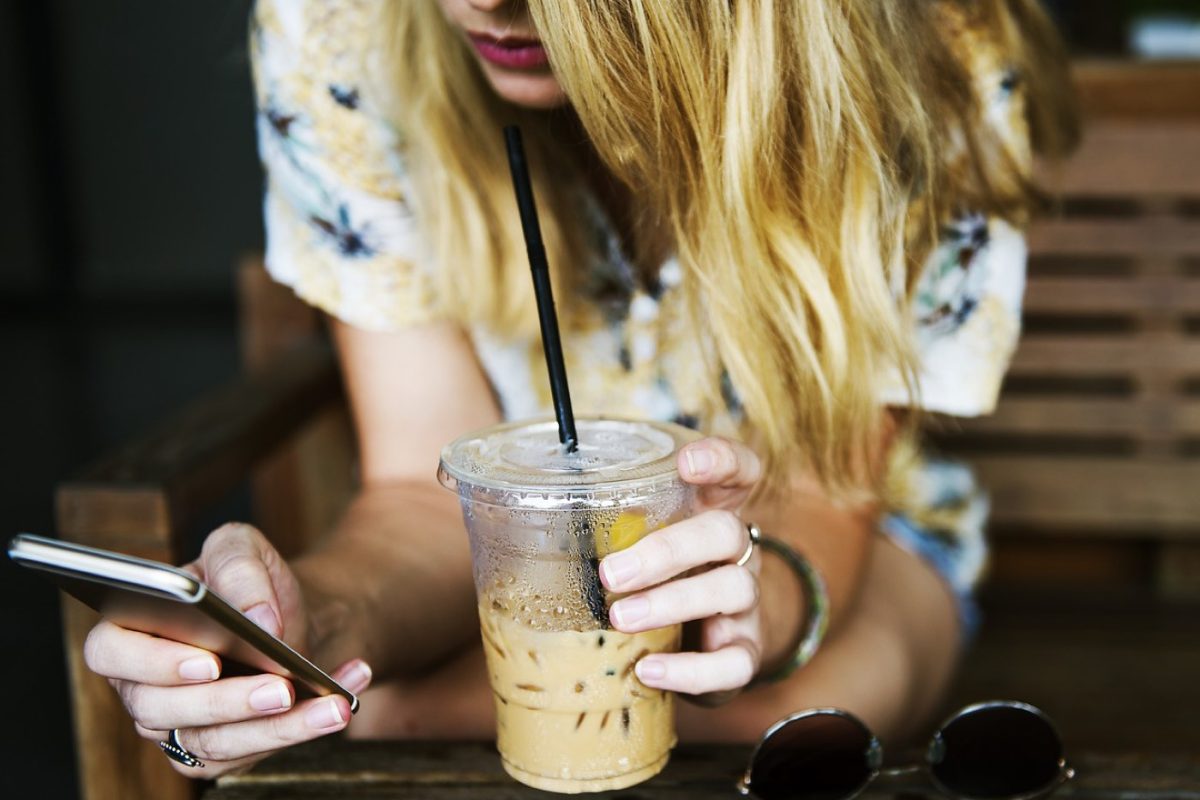 Bumble ou Badoo : choisir une appli de rencontres en voyage