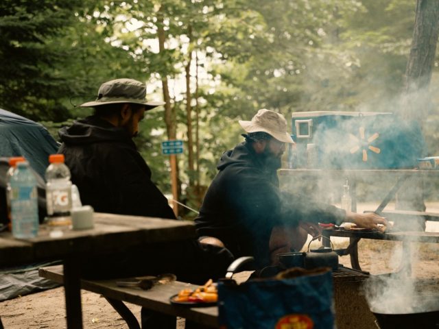 Glamping ou camping pour rencontrer d’autres voyageurs