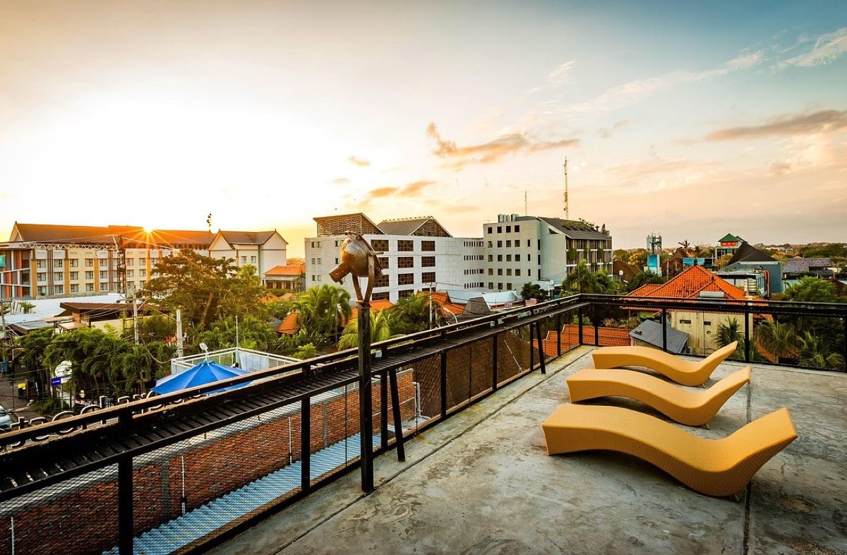 Hostelworld ou Airbnb : quel choix pour favoriser les rencontres