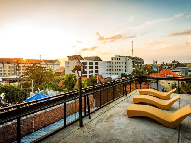 Hostelworld ou Airbnb : quel choix pour favoriser les rencontres