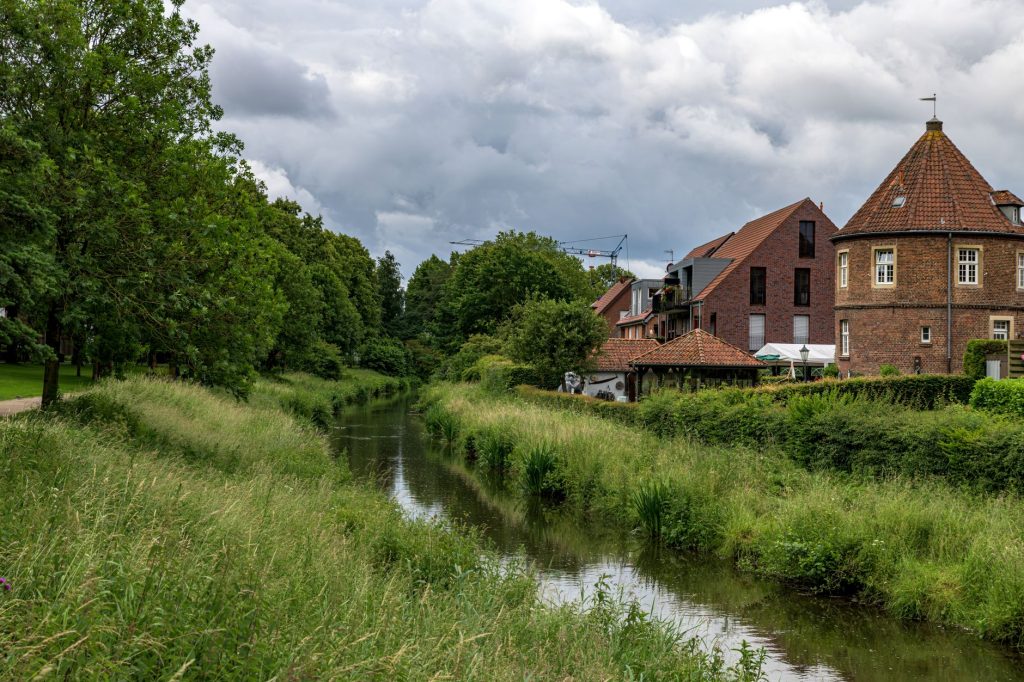 Boucle le long d'une rivière avec haltes en petites villes
