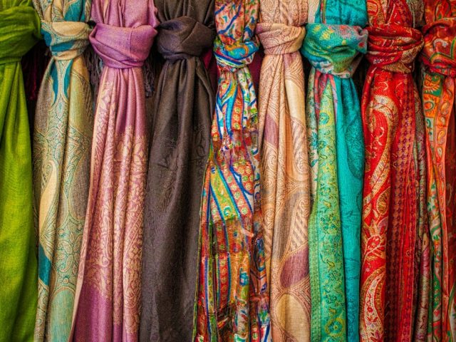 Krama du Cambodge : le foulard qui raconte une vraie rencontre