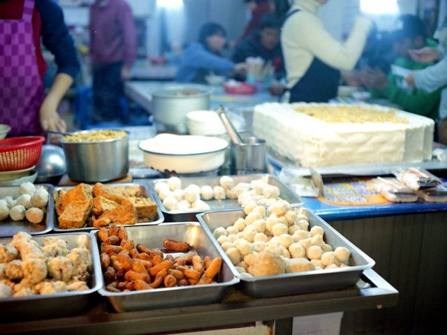 Repas de rue en Asie : l’objet qui lance la conversation